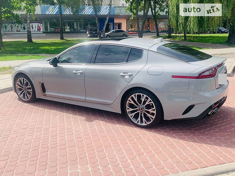 Лифтбек Kia Stinger 2018 в Львове