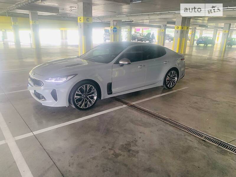 Лифтбек Kia Stinger 2018 в Львове