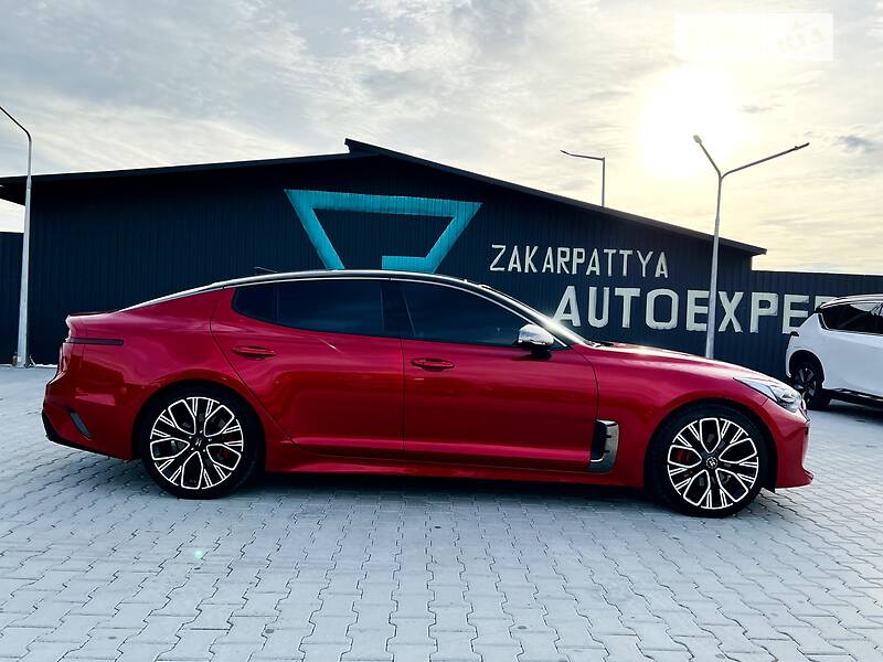 Лифтбек Kia Stinger 2018 в Мукачево