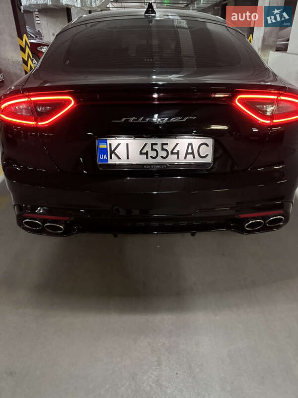Фастбэк Kia Stinger 2017 в Киеве