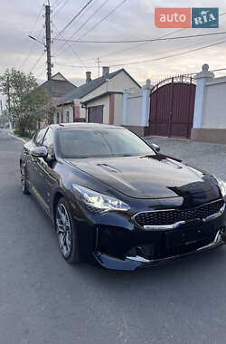 Фастбэк Kia Stinger 2018 в 