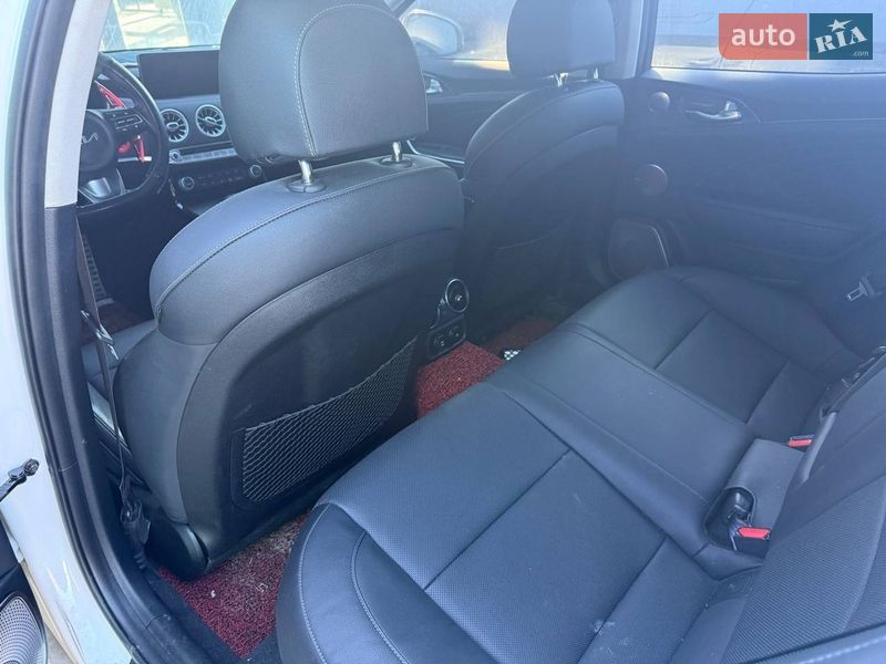 Лифтбек Kia Stinger 2021 в Львове