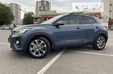 Внедорожник / Кроссовер Kia Stonic 2018 в 