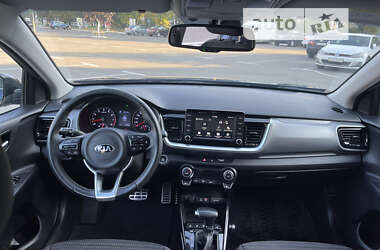 Внедорожник / Кроссовер Kia Stonic 2018 в 