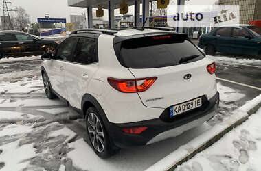 Внедорожник / Кроссовер Kia Stonic 2021 в 