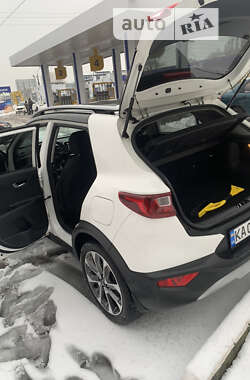 Внедорожник / Кроссовер Kia Stonic 2021 в 