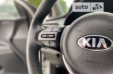 Позашляховик / Кросовер Kia Stonic 2021 в 