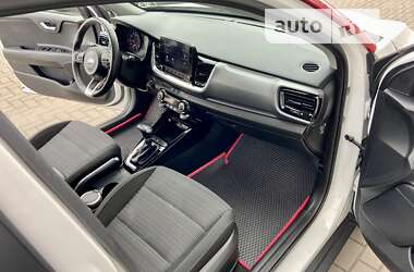 Позашляховик / Кросовер Kia Stonic 2021 в 