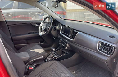 Внедорожник / Кроссовер Kia Stonic 2019 в 