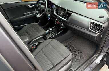 Внедорожник / Кроссовер Kia Stonic 2020 в 
