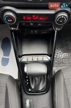 Внедорожник / Кроссовер Kia Stonic 2020 в 