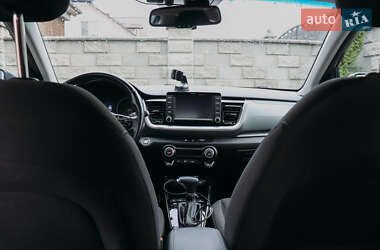 Позашляховик / Кросовер Kia Stonic 2020 в 