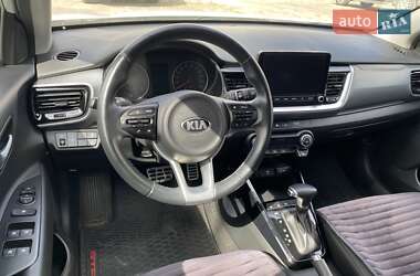Внедорожник / Кроссовер Kia Stonic 2020 в 
