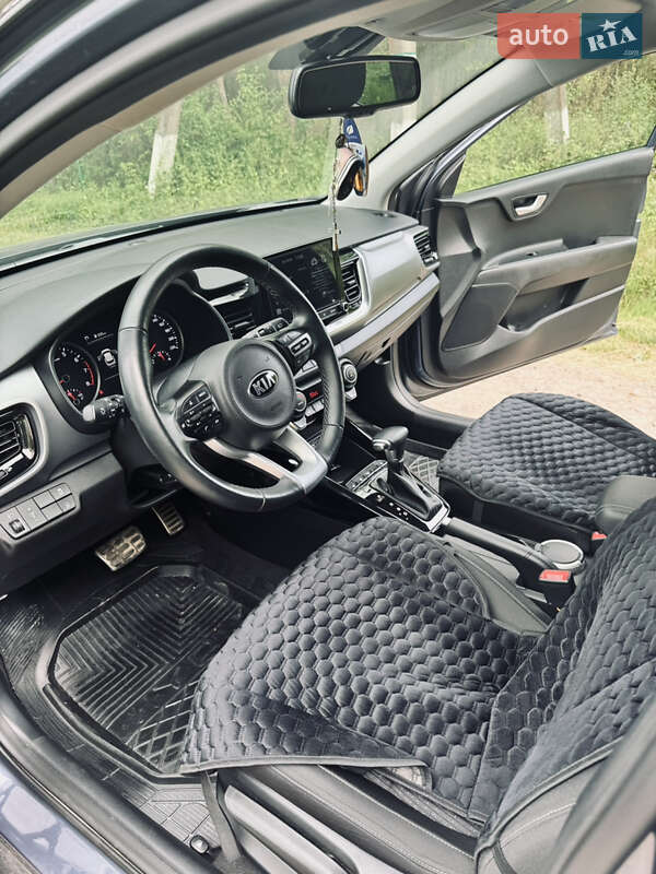 Внедорожник / Кроссовер Kia Stonic 2020 в Виноградове