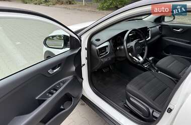 Внедорожник / Кроссовер Kia Stonic 2020 в 