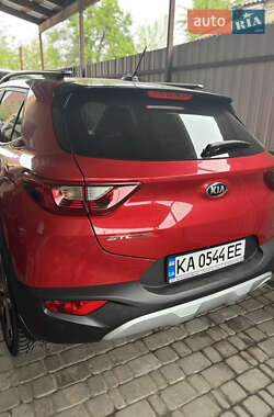 Внедорожник / Кроссовер Kia Stonic 2019 в 