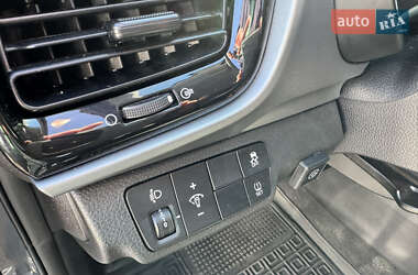 Внедорожник / Кроссовер Kia Stonic 2020 в 