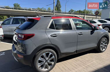 Внедорожник / Кроссовер Kia Stonic 2020 в 