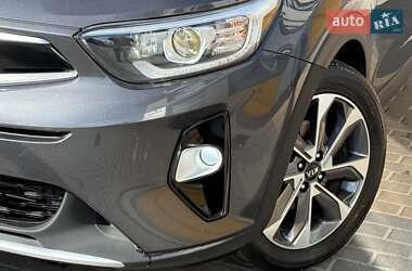 Внедорожник / Кроссовер Kia Stonic 2020 в 
