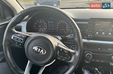 Позашляховик / Кросовер Kia Stonic 2018 в 