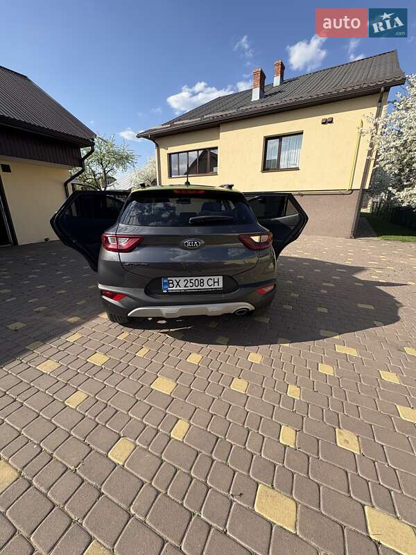 Внедорожник / Кроссовер Kia Stonic 2018 в Львове