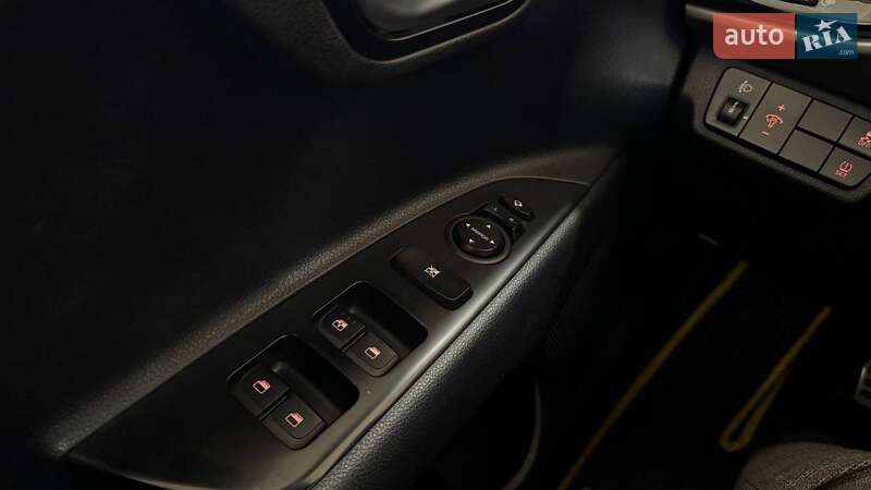 Позашляховик / Кросовер Kia Stonic 2018 в Ужгороді