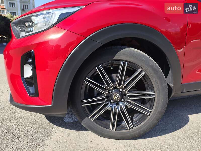 Внедорожник / Кроссовер Kia Stonic 2018 в Харькове