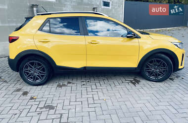 Позашляховик / Кросовер Kia Stonic 2017 в  фото 6 Позашляховик / Кросовер Kia Stonic 2017 в