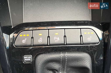 Внедорожник / Кроссовер Kia Stonic 2019 в 