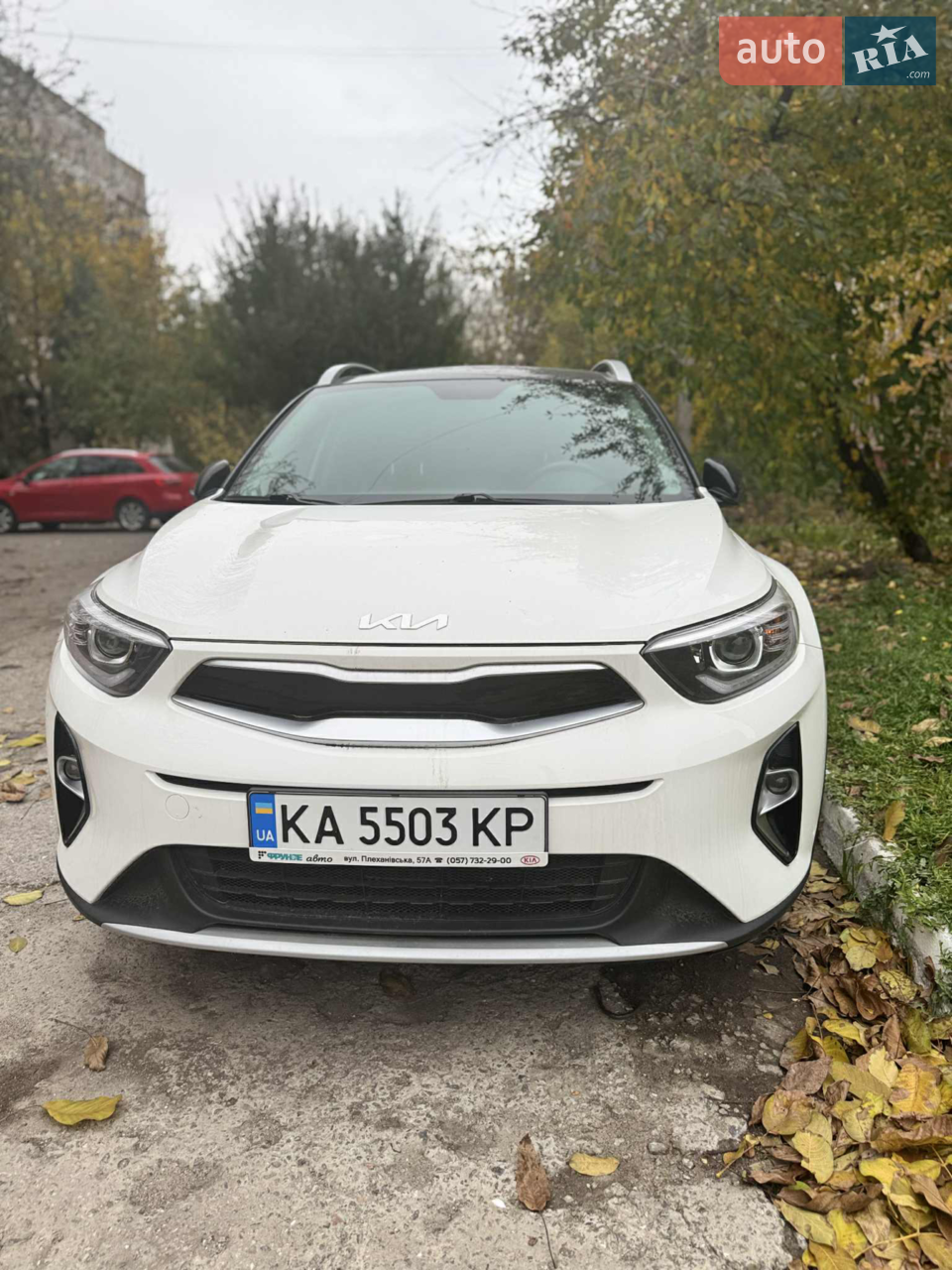 Офіційний автомобіль куплений в салоні KIA у грудні 2021 року.
Я другий власник ( придбала авто з 9 тис. пробігу)
Рідний пробіг 40 тис
Чудово підходить як для міста так і для подорожей
Салон охайний та чистий 
Вчасне обслуговування тільки у офіційного дилера, на офіційній гарантії авто
Останнє ТО у травні 2025 року - без зауважень, усе згідно регламенту 
Камера заднього виду 
Задні парктроніки
Клімат контроль
Круїз контроль 
Мультикермо
R17 титанові диски
Підігрів керма та передніх сидінь
Без ключовий доступ
Складні електро дзеркала
Два ключі
Додатково встановлено:
- захисна сітка радіатора 
- тонування вікон 
Як би не потреба в більшому авто,то не продавала би.
Є зимова резина ( їздила на ній максимум 2 місяці- купувала у березні 2025 року).
Перекупів і майданчики прошу не турбувати.
Готова спілкуватись і торгуватись з реальним покупцем.

