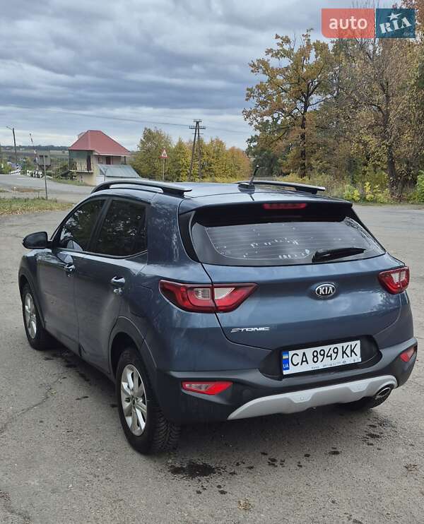 Внедорожник / Кроссовер Kia Stonic 2017 в Киеве