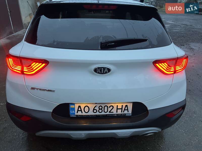 Внедорожник / Кроссовер Kia Stonic 2020 в Хусте