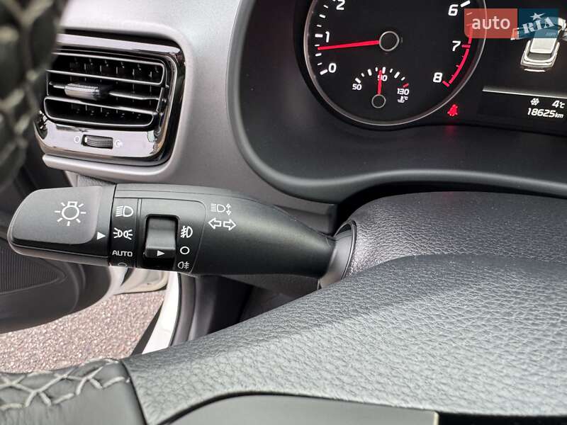 Позашляховик / Кросовер Kia Stonic 2022 в Києві