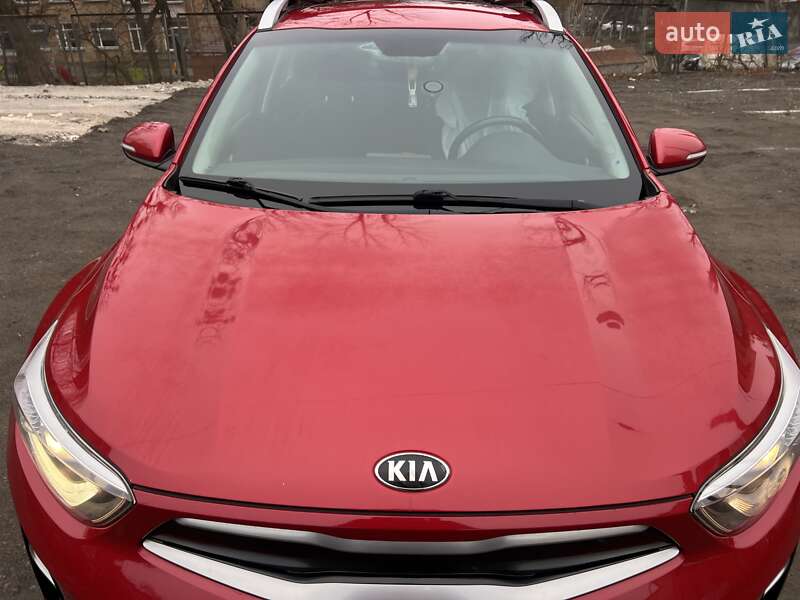 Внедорожник / Кроссовер Kia Stonic 2018 в Киеве