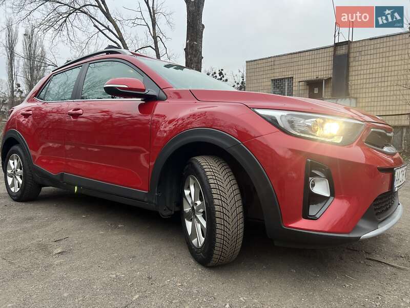 Внедорожник / Кроссовер Kia Stonic 2018 в Киеве
