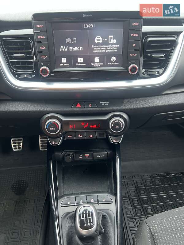 Внедорожник / Кроссовер Kia Stonic 2018 в Киеве