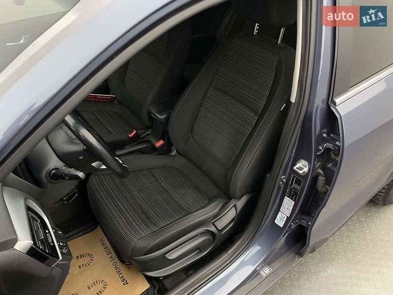 Внедорожник / Кроссовер Kia Stonic 2020 в Киеве