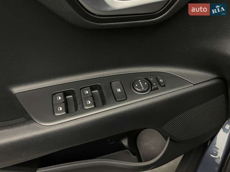 Внедорожник / Кроссовер Kia Stonic 2020 в Киеве