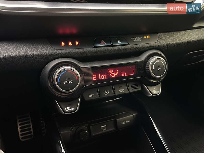 Внедорожник / Кроссовер Kia Stonic 2020 в Киеве