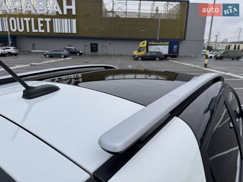 Внедорожник / Кроссовер Kia Stonic 2022 в Киеве