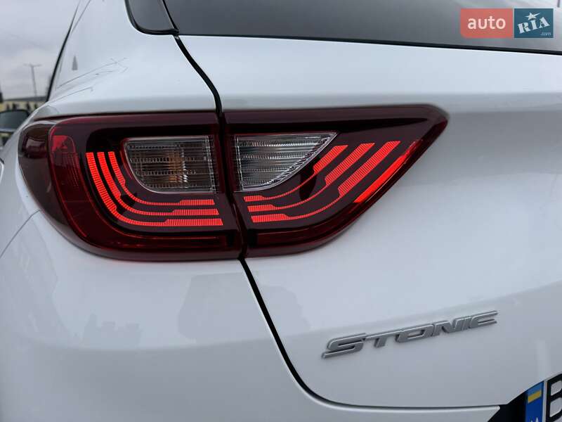 Внедорожник / Кроссовер Kia Stonic 2022 в Киеве