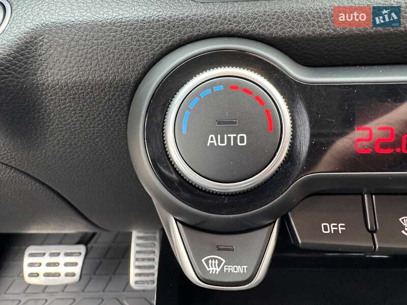 Внедорожник / Кроссовер Kia Stonic 2022 в Киеве