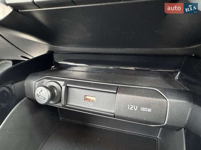 Внедорожник / Кроссовер Kia Stonic 2022 в Киеве