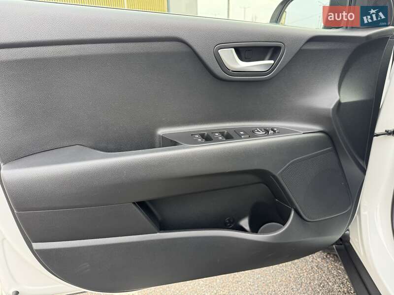 Внедорожник / Кроссовер Kia Stonic 2022 в Киеве