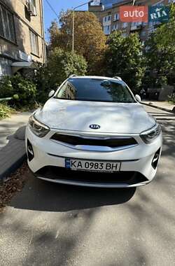 Внедорожник / Кроссовер Kia Stonic 2018 в Киеве