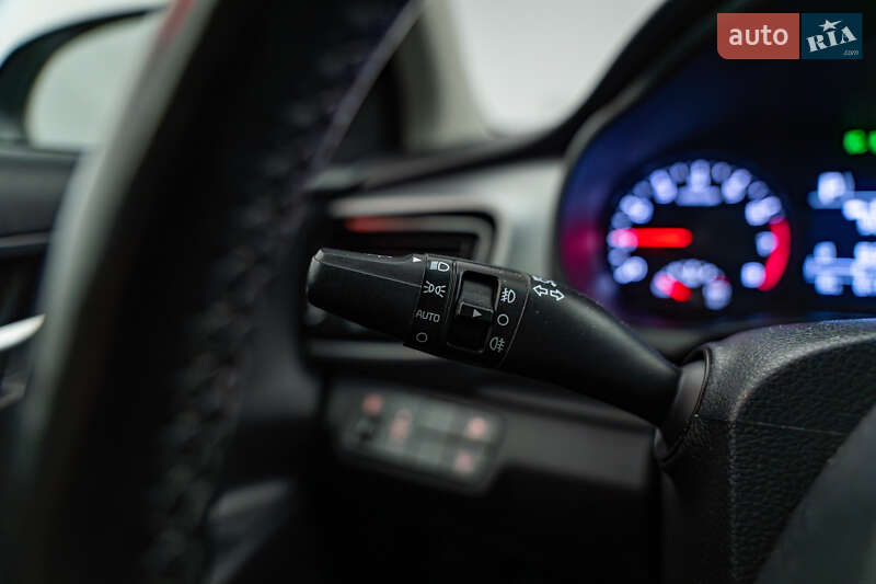 Внедорожник / Кроссовер Kia Stonic 2019 в Киеве