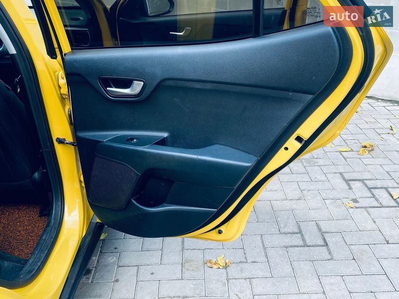 Внедорожник / Кроссовер Kia Stonic 2017 в Виннице