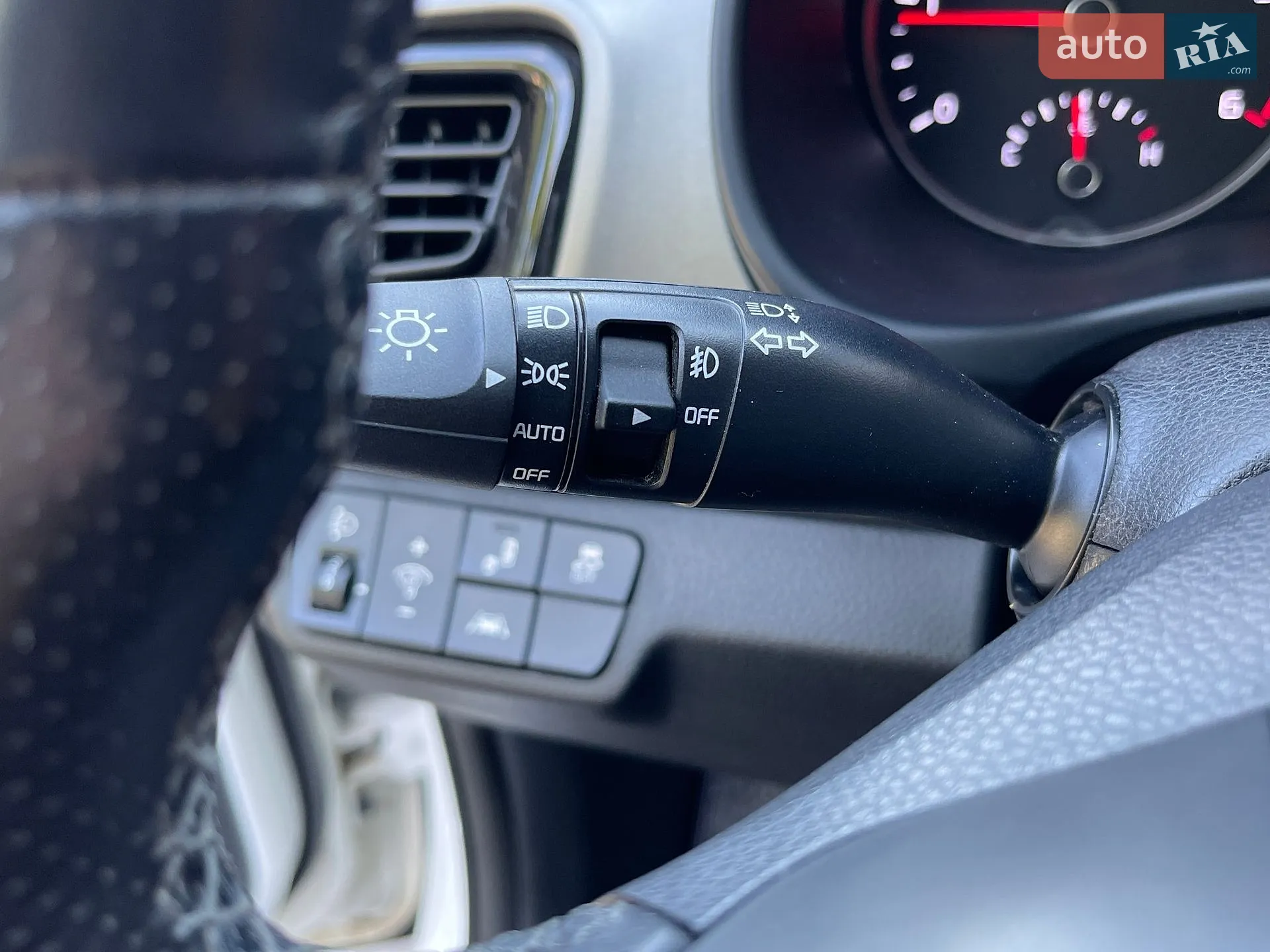 2017 Kia Stonic - мініатюра 23