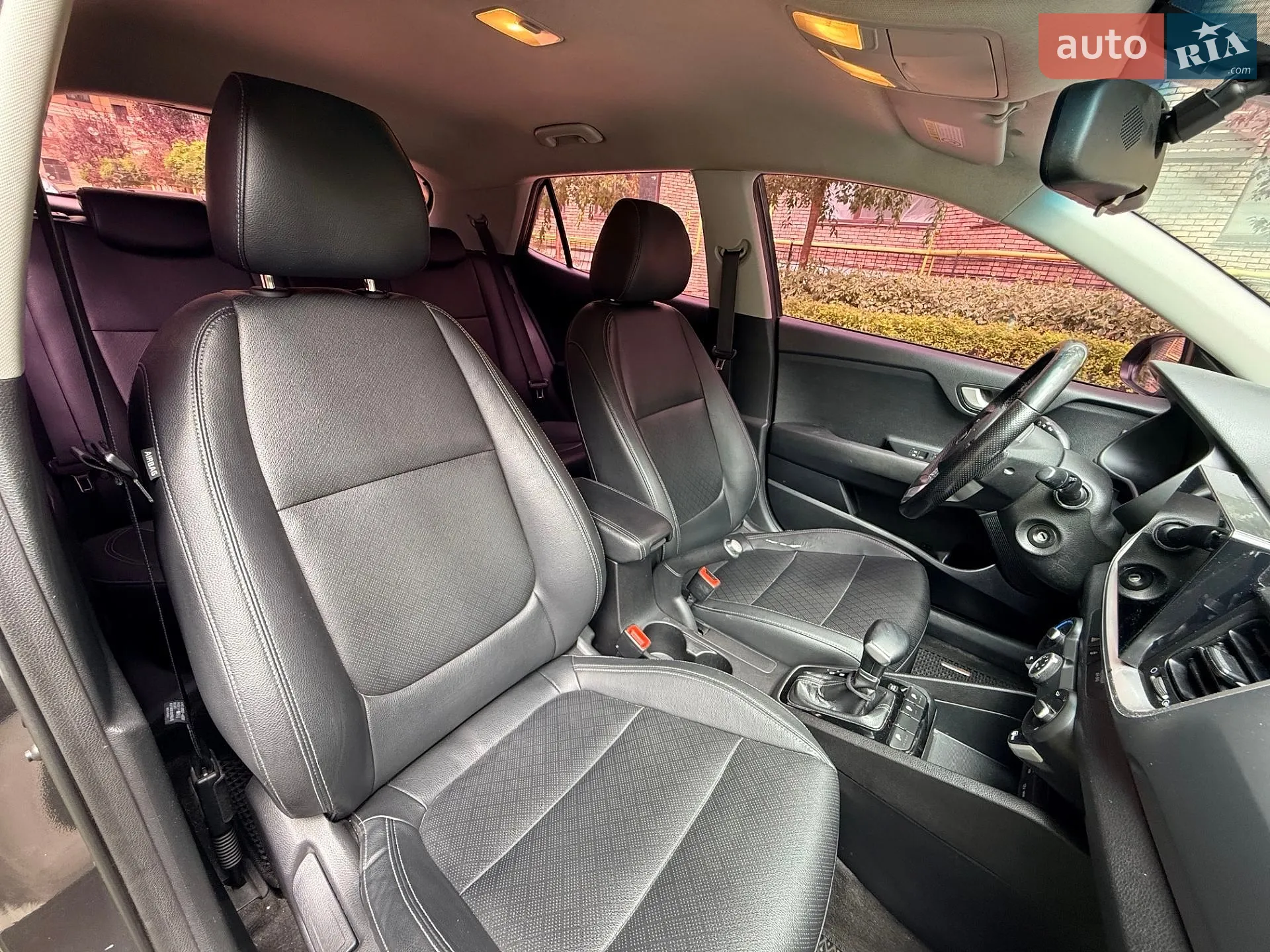 2017 Kia Stonic - мініатюра 21