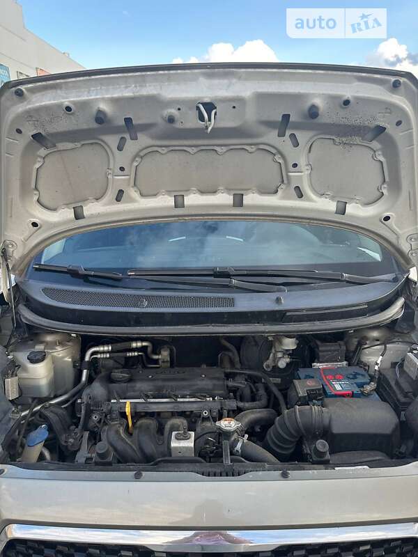 Мікровен Kia Venga 2011 в Києві